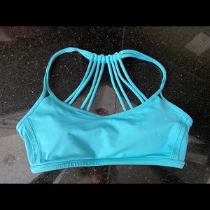 Lululemon lighten up bra sz 6 light blue